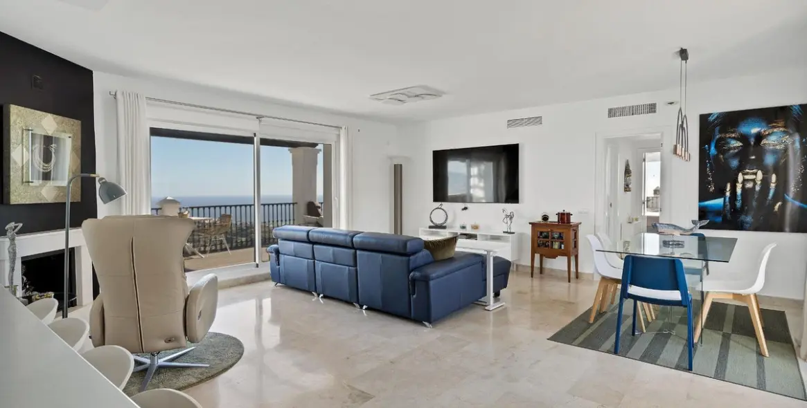 Sale of penthouse in Calahonda 5