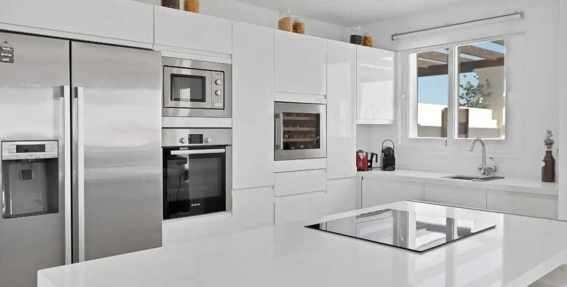 Sale of penthouse in Calahonda 11