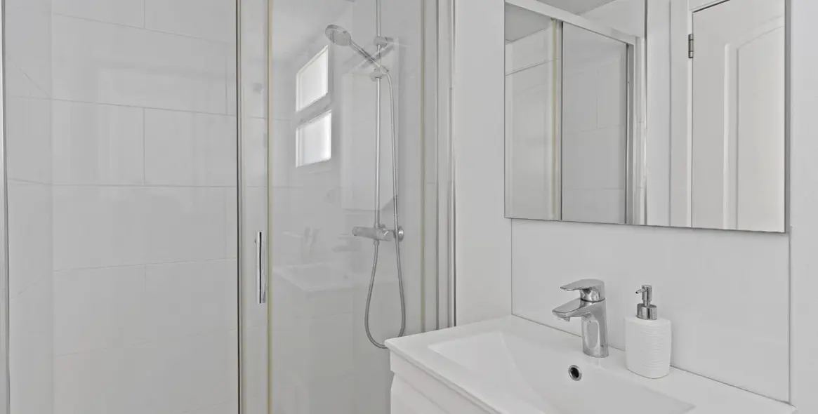 Sale of penthouse in Calahonda 25