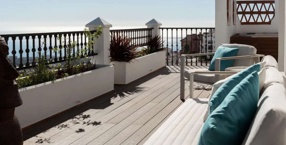Sale of penthouse in Calahonda 35