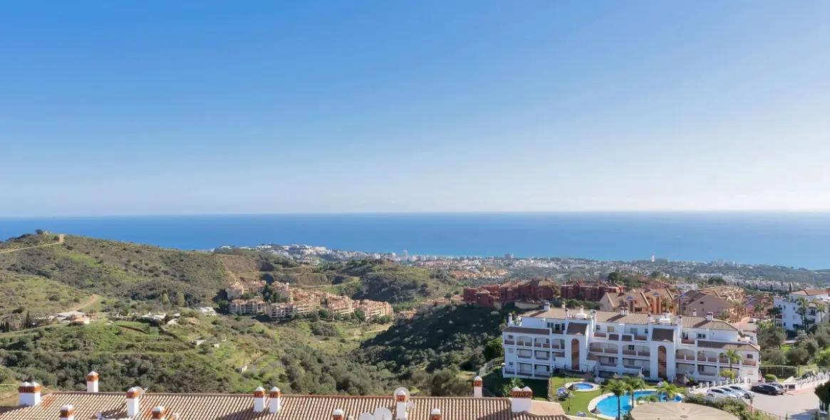 Sale of penthouse in Calahonda 47
