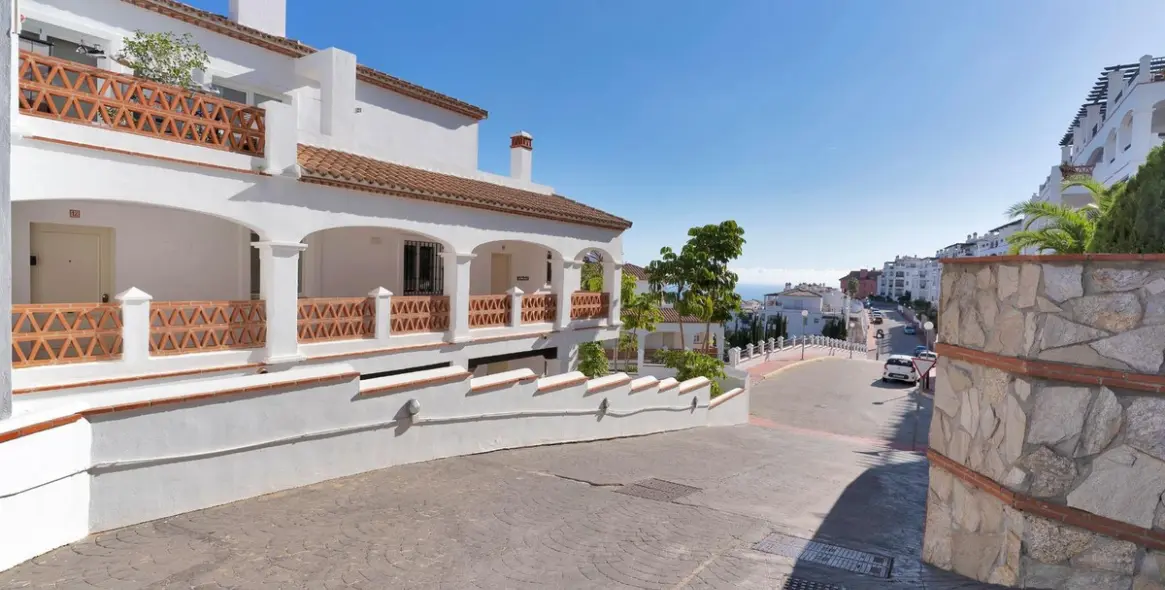 Sale of penthouse in Calahonda 49