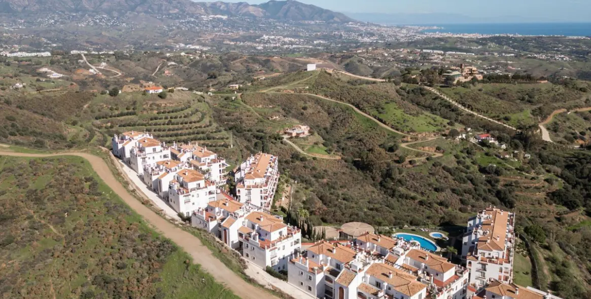 Sale of penthouse in Calahonda 52