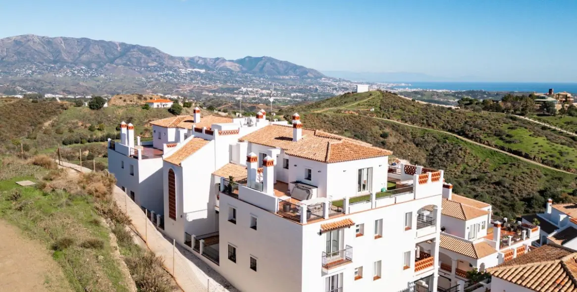 Sale of penthouse in Calahonda 54