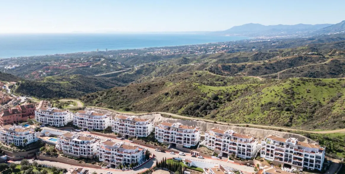Sale of penthouse in Calahonda 55