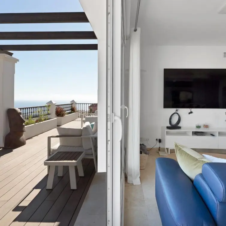 Sale of penthouse in Calahonda