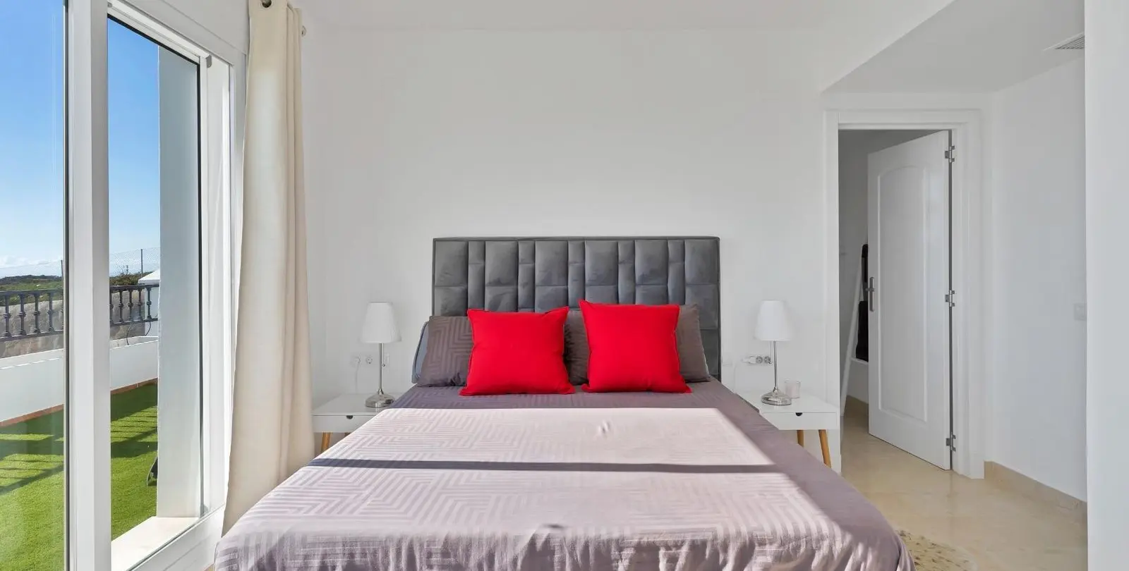 Sale of penthouse in Calahonda 15