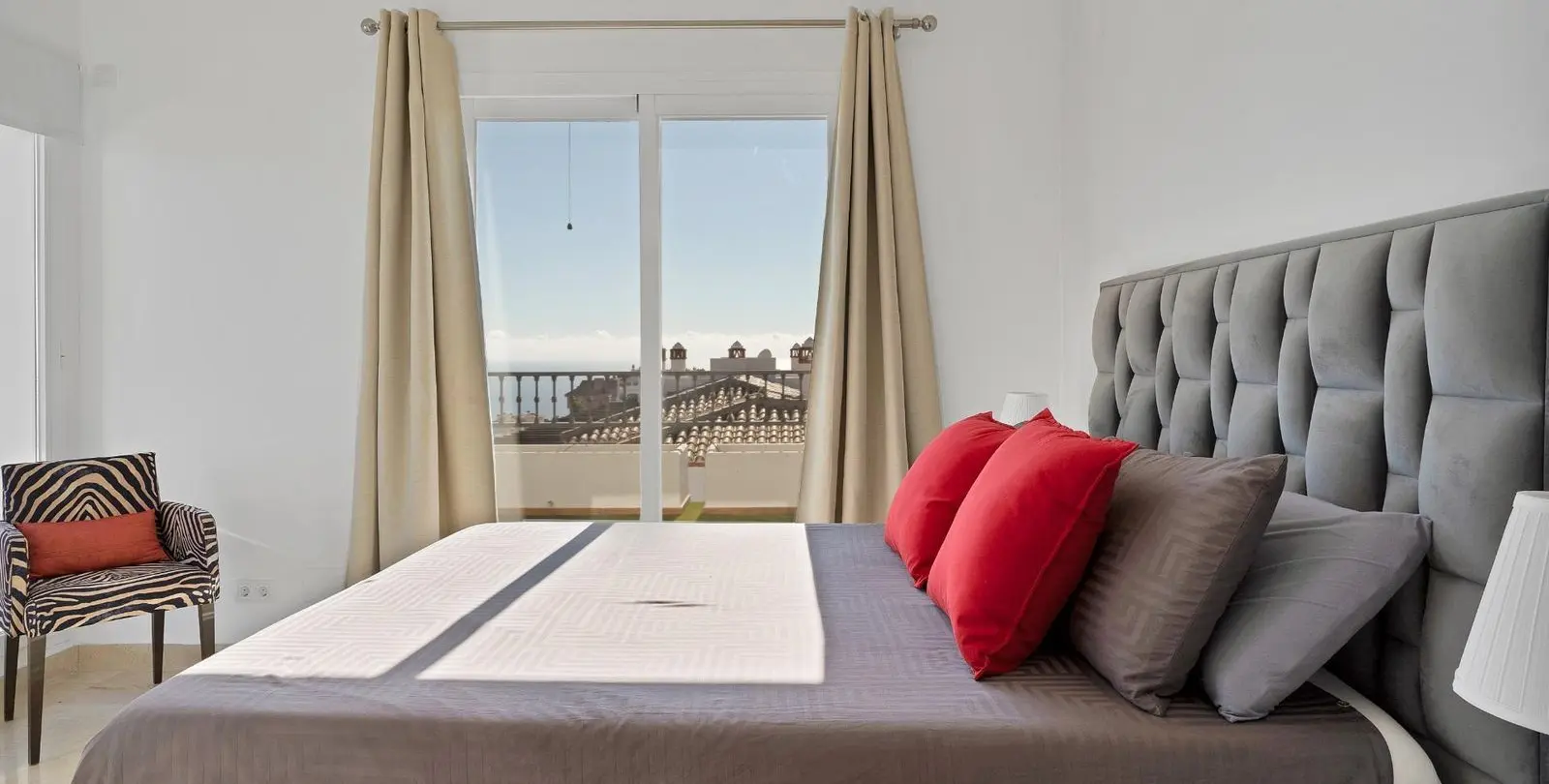 Sale of penthouse in Calahonda 17