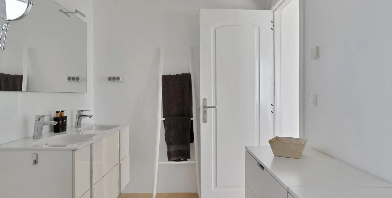 Sale of penthouse in Calahonda 24