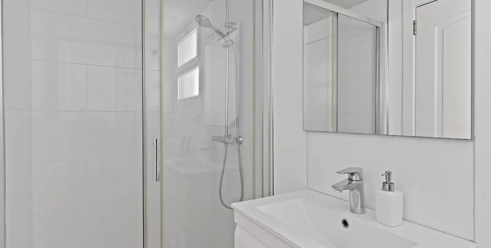 Sale of penthouse in Calahonda 25