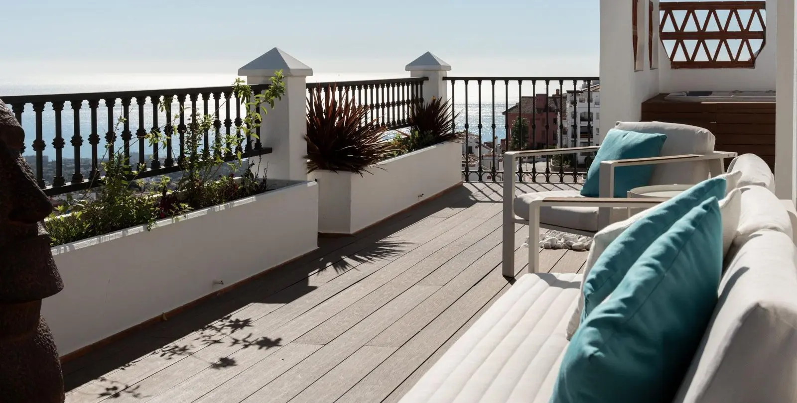Sale of penthouse in Calahonda 35