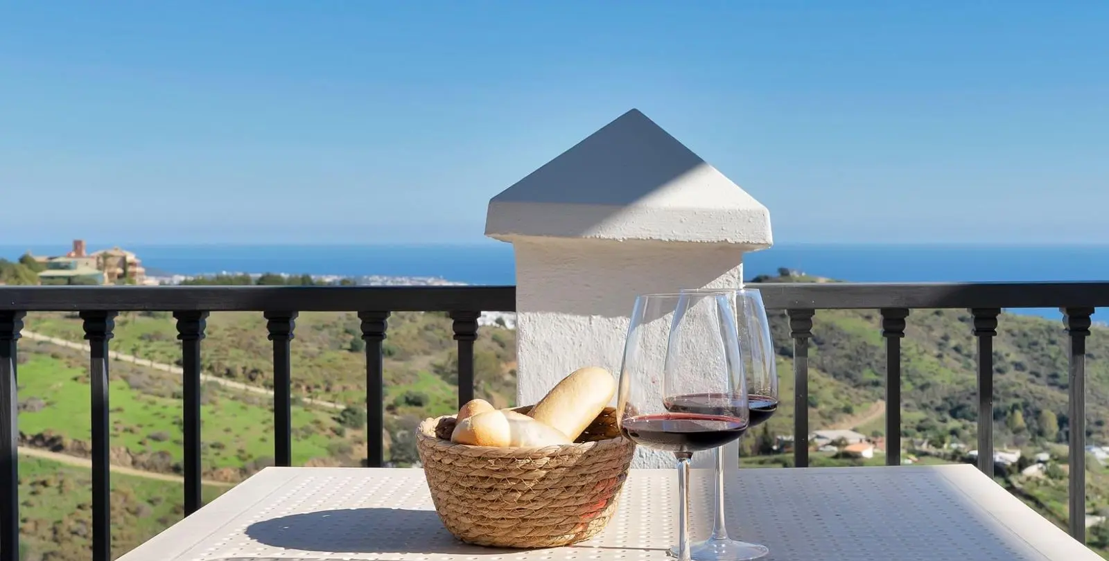 Sale of penthouse in Calahonda 38