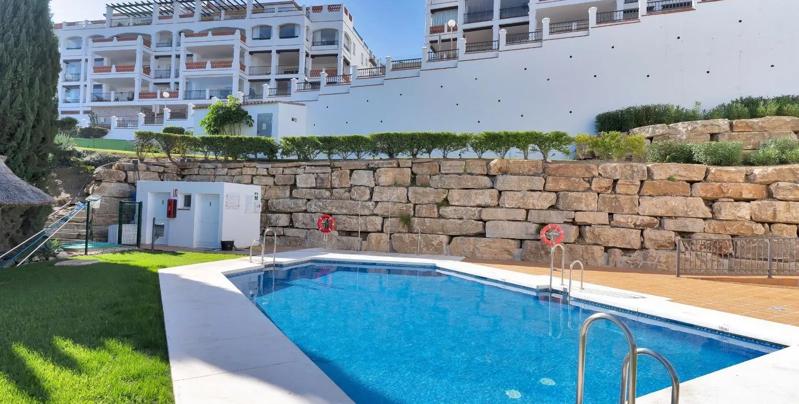 Sale of penthouse in Calahonda 41