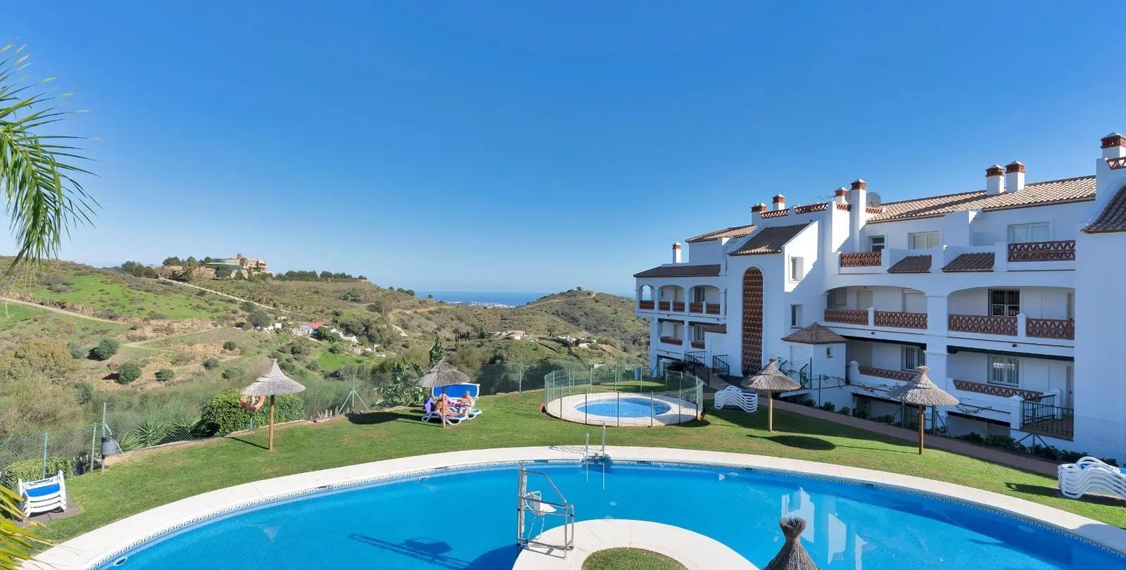 Sale of penthouse in Calahonda 42