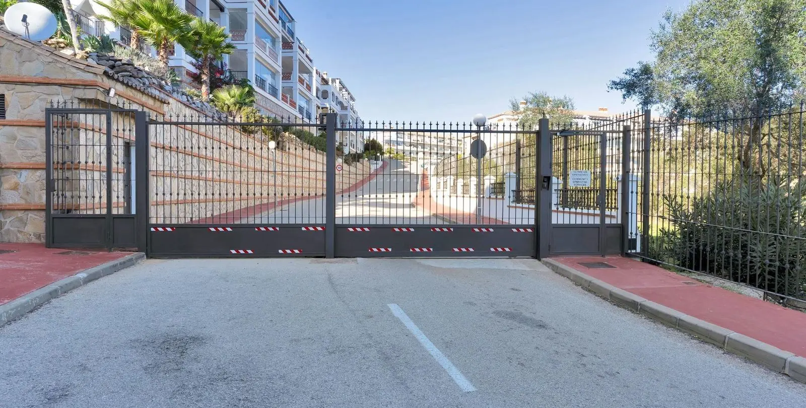 Sale of penthouse in Calahonda 44