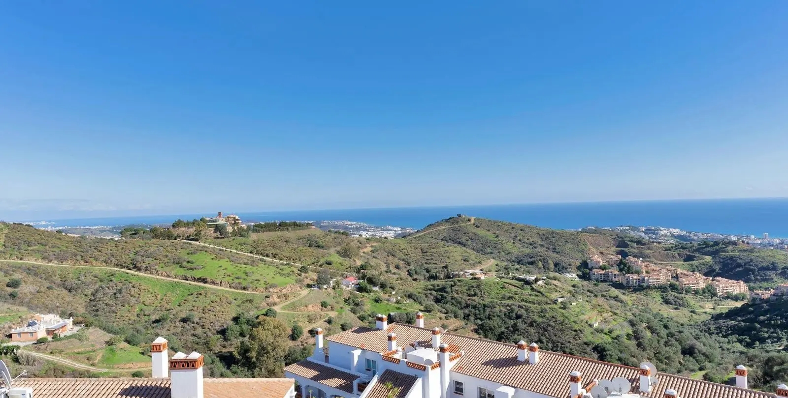 Sale of penthouse in Calahonda 45