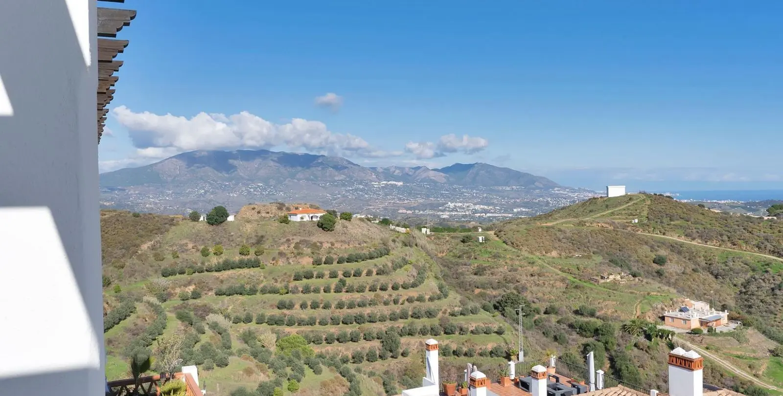 Sale of penthouse in Calahonda 46