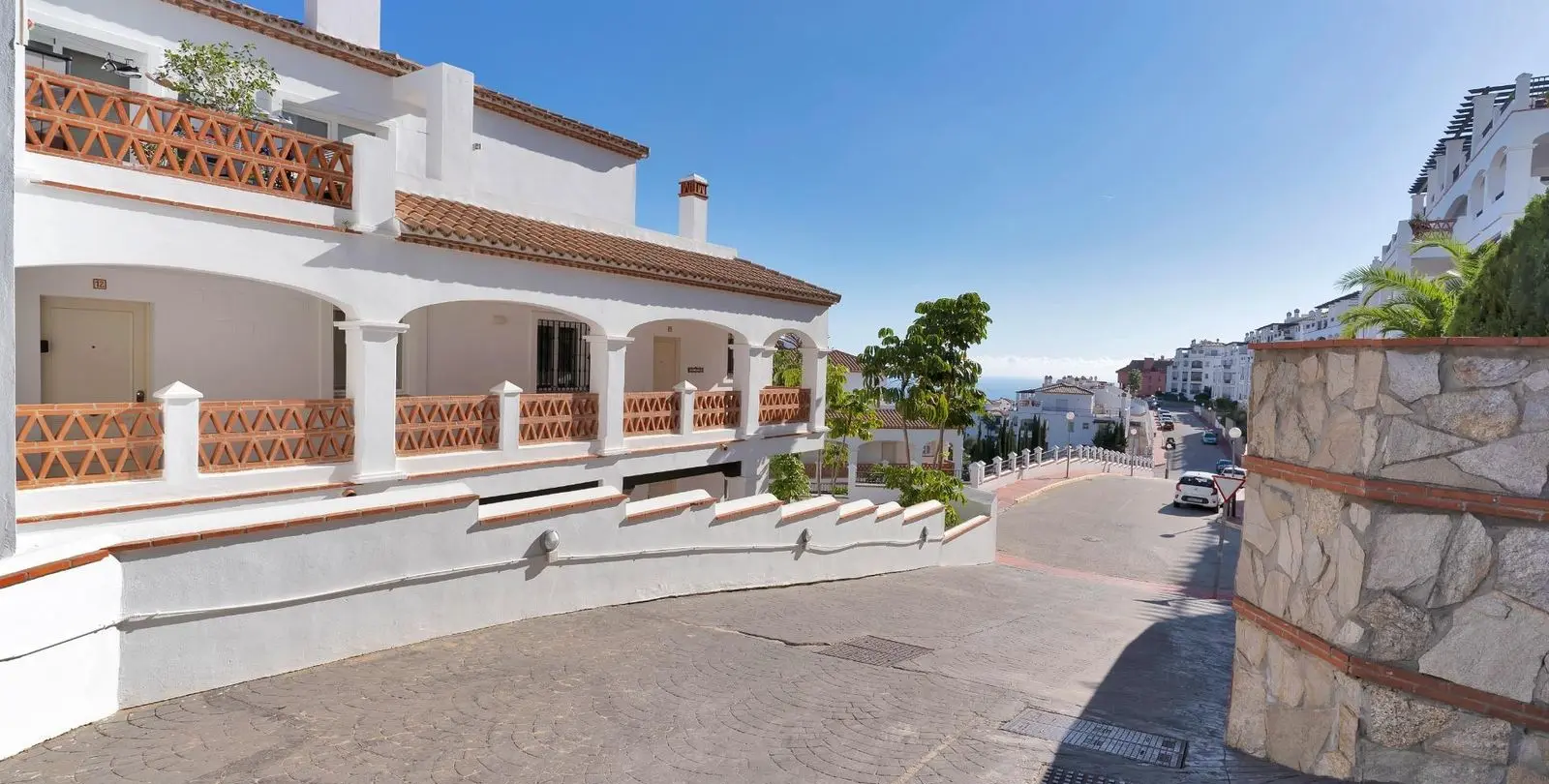 Sale of penthouse in Calahonda 49