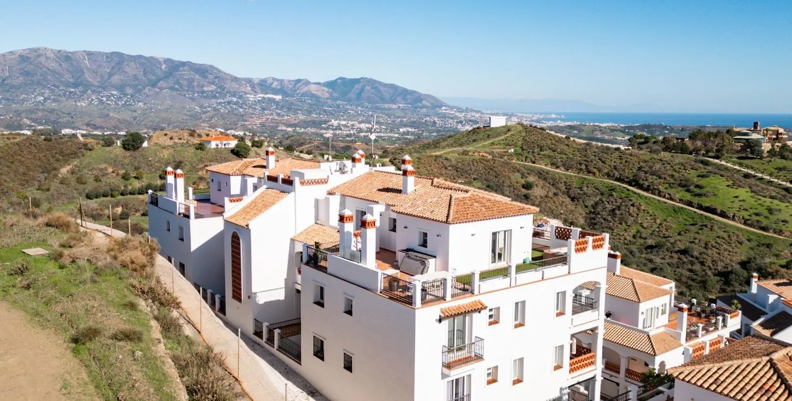 Sale of penthouse in Calahonda 54