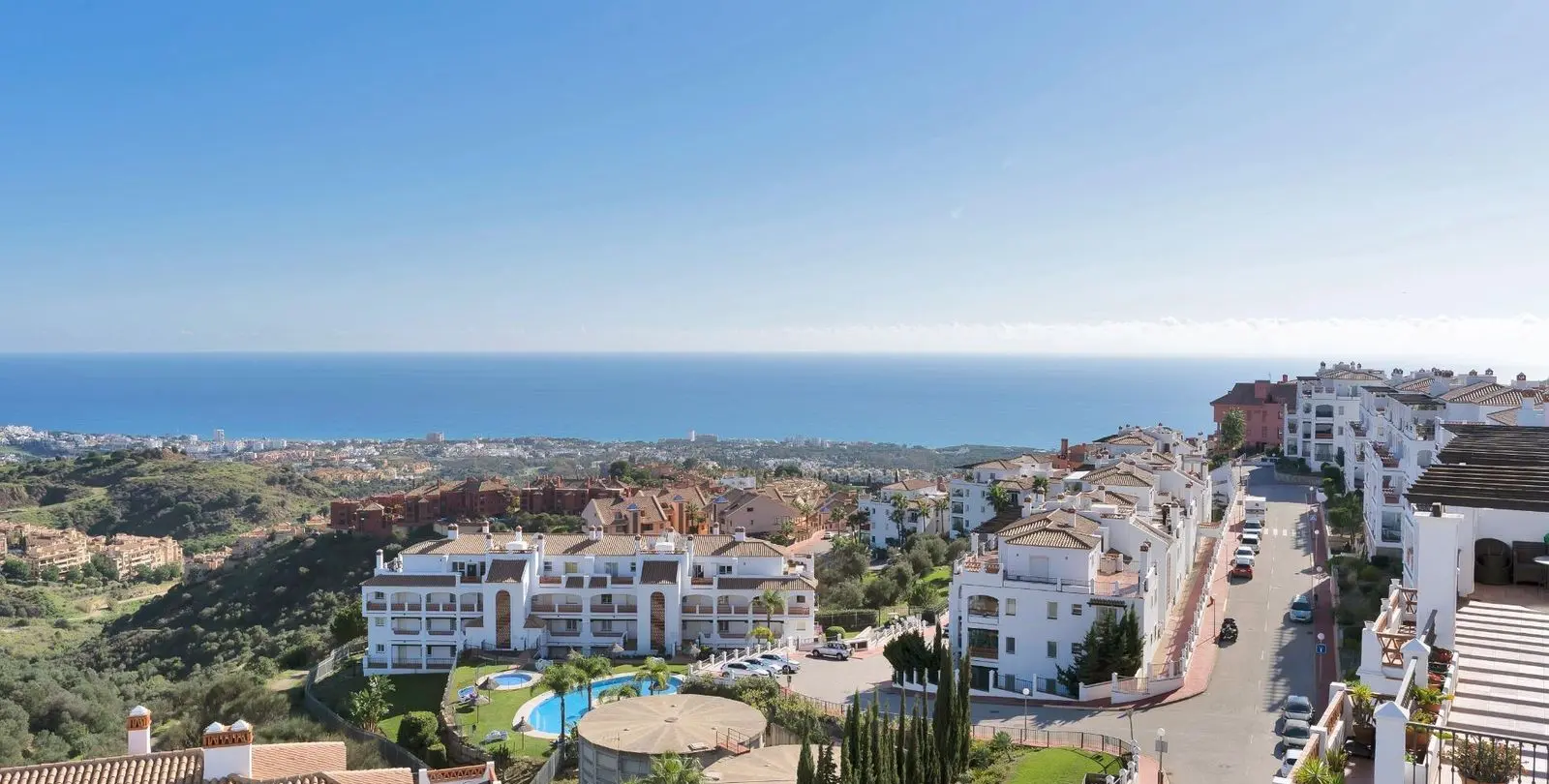 Sale of penthouse in Calahonda 57