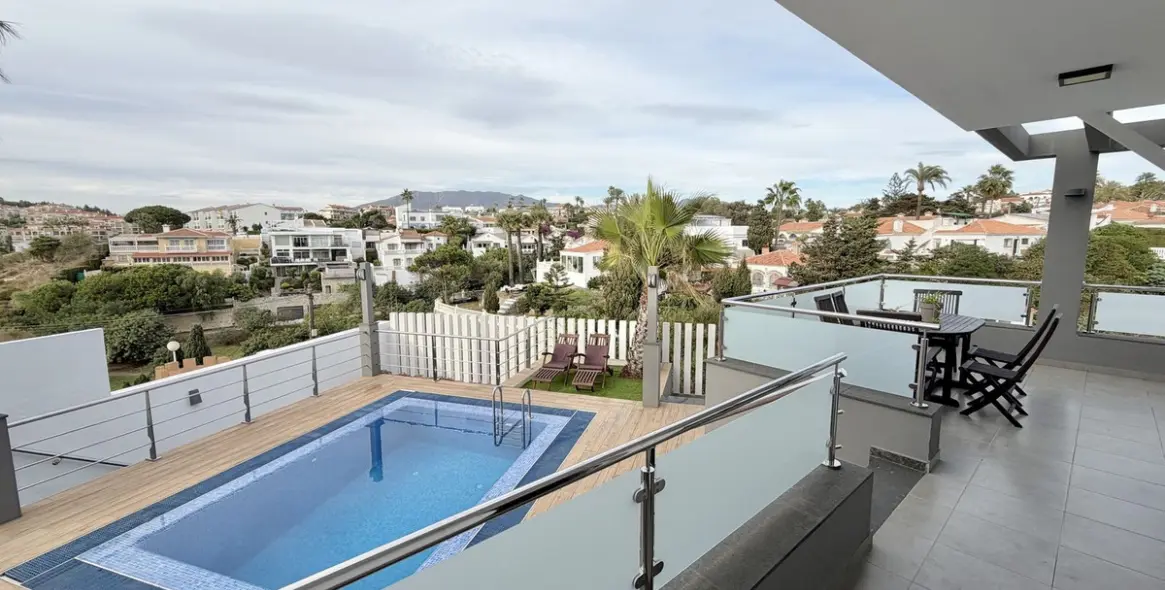 Продажа  отдельно стоящей виллы в Mijas Costa 1