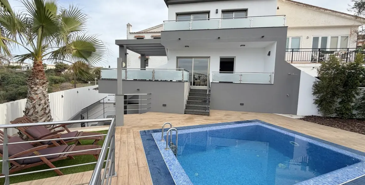 Продажа  отдельно стоящей виллы в Mijas Costa 9
