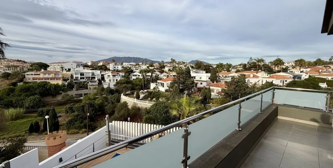 Sale of detached villa in Mijas Costa 35