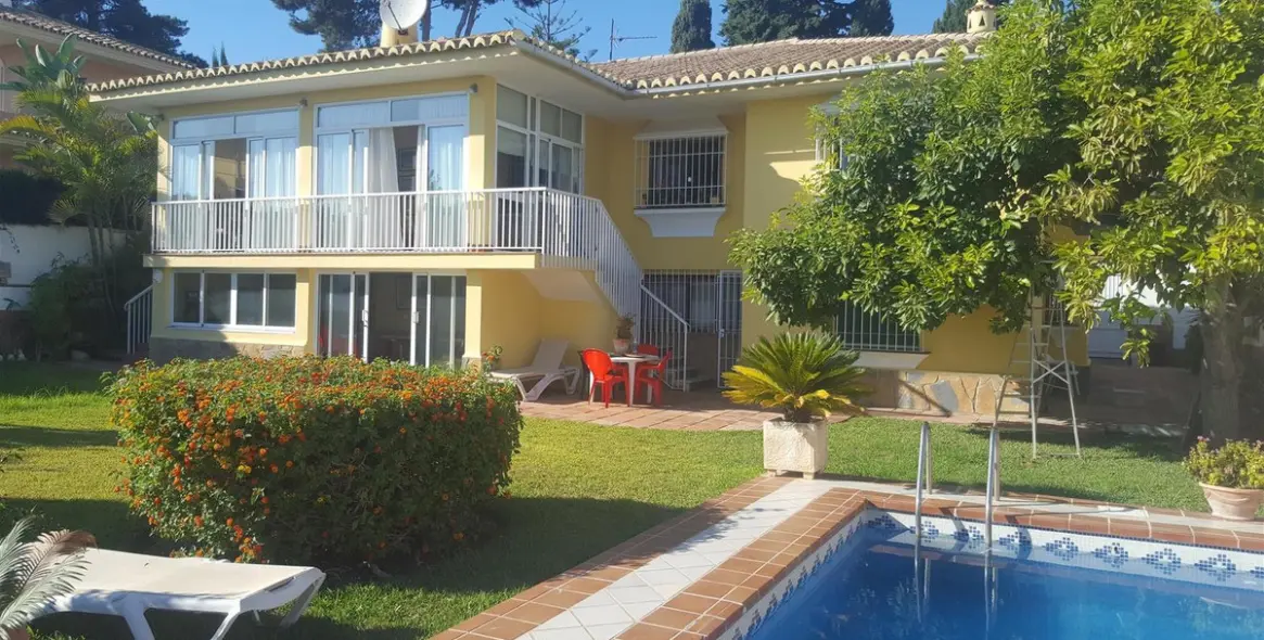 Продажа  отдельно стоящей виллы в Mijas Costa 1