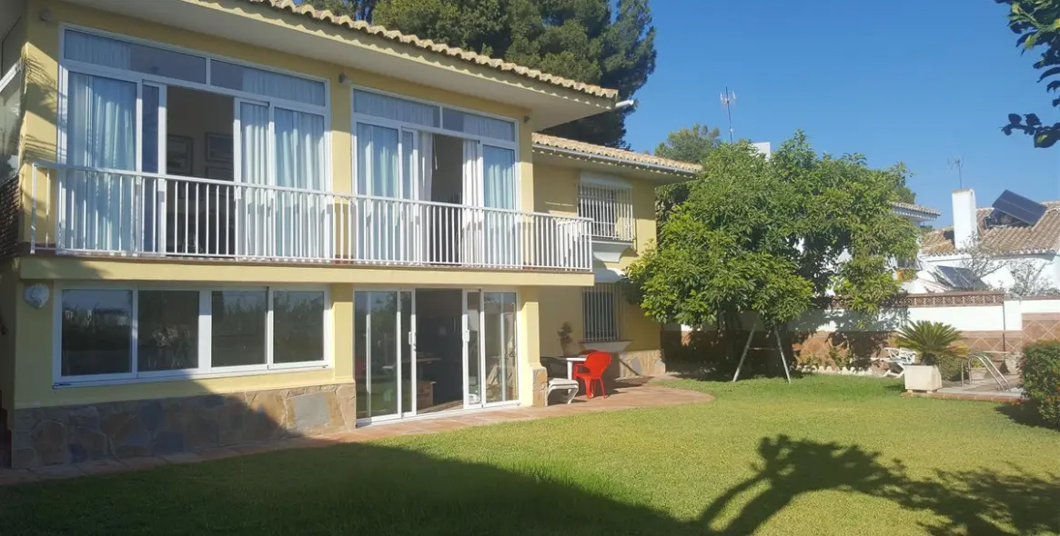 Продажа  отдельно стоящей виллы в Mijas Costa 2