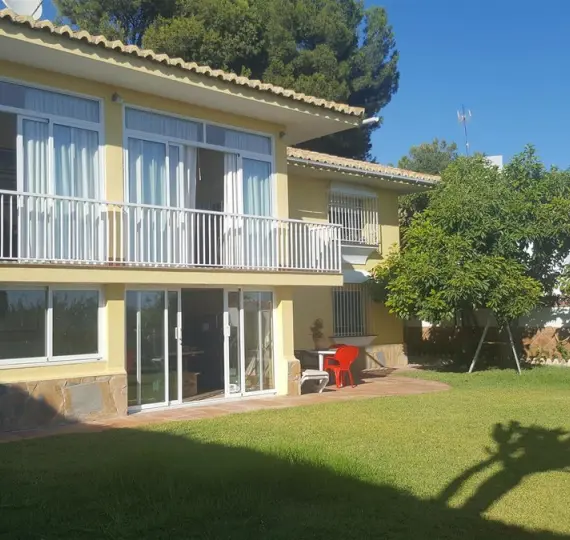 Продажа  отдельно стоящей виллы в Mijas Costa