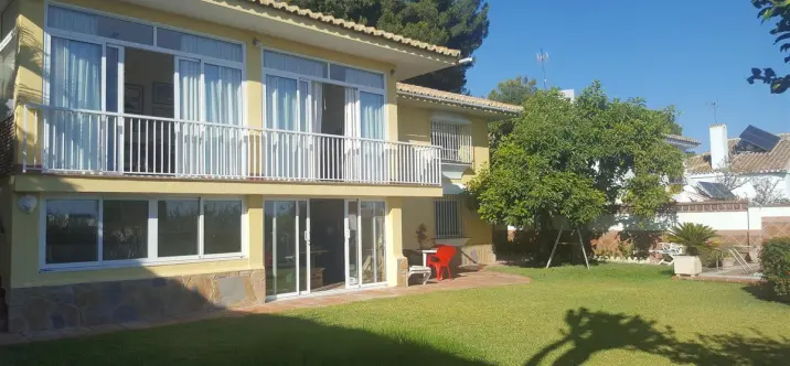 Продажа  отдельно стоящей виллы в Mijas Costa 1