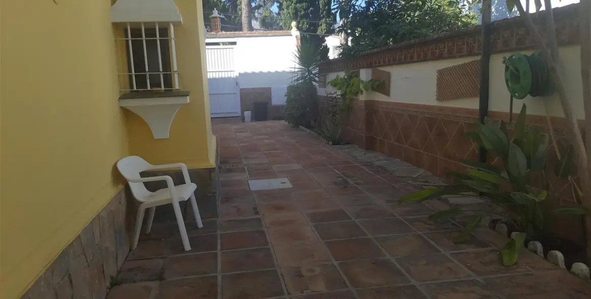 Продажа  отдельно стоящей виллы в Mijas Costa 10