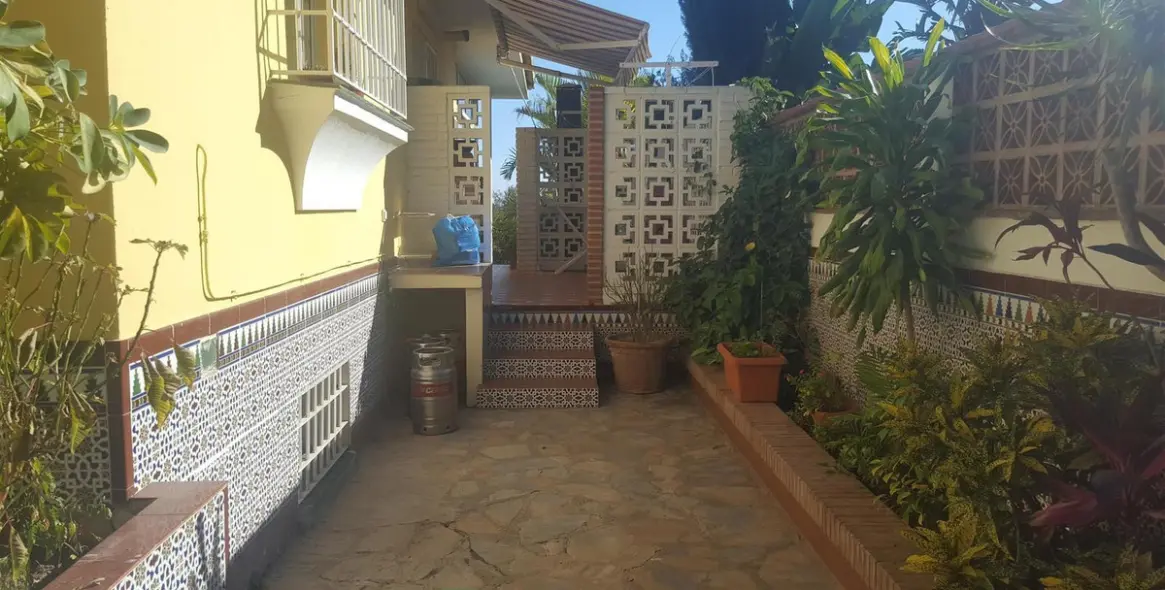 Продажа  отдельно стоящей виллы в Mijas Costa 11