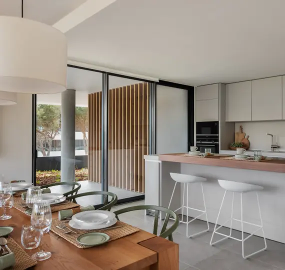 Апартаменты на первом этаже R3467524