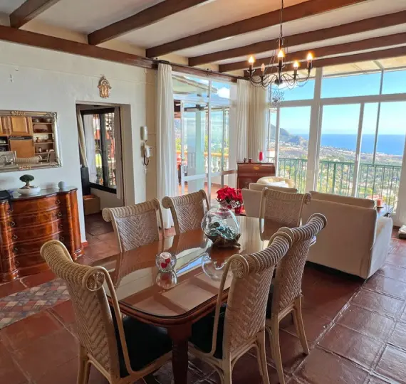 Продажа  отдельно стоящей виллы в Mijas