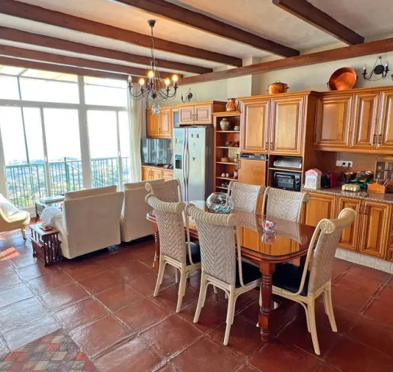 Продажа  отдельно стоящей виллы в Mijas