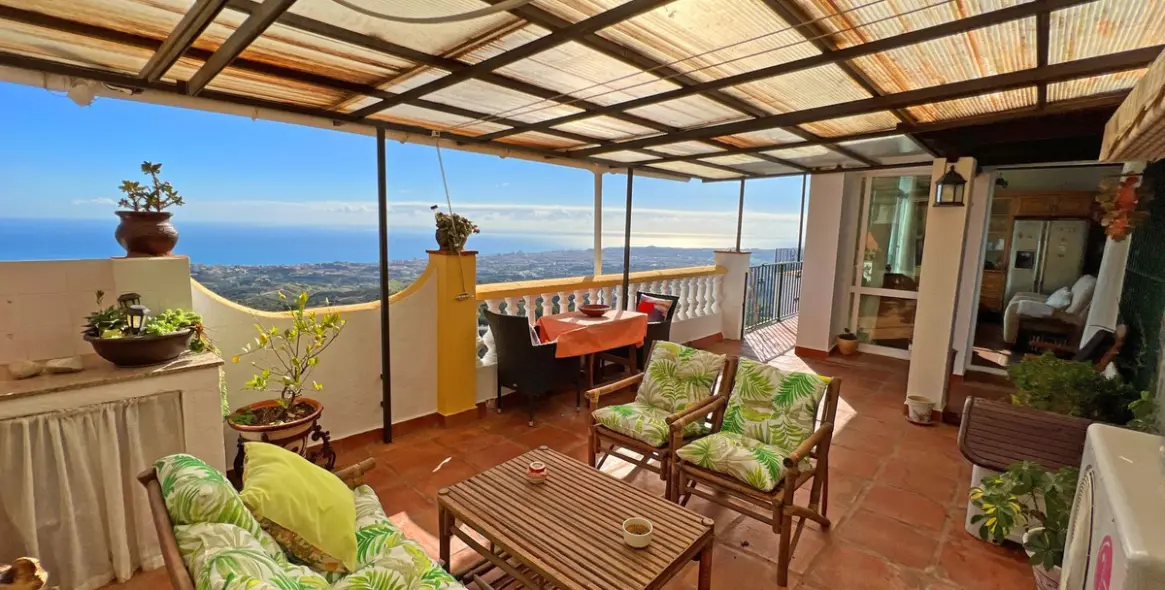 Sale of detached villa in Mijas 1