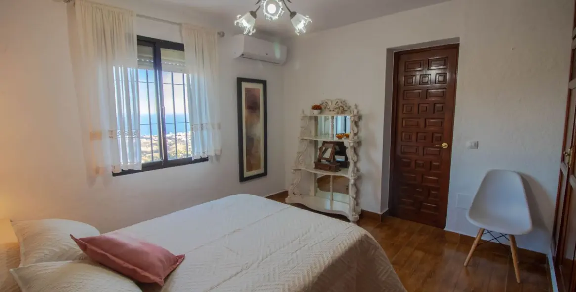 Продажа  отдельно стоящей виллы в Mijas 30