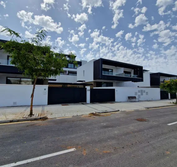 Продажа дома на две семьи в Atalaya