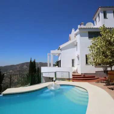 Sale of detached villa in Torrox