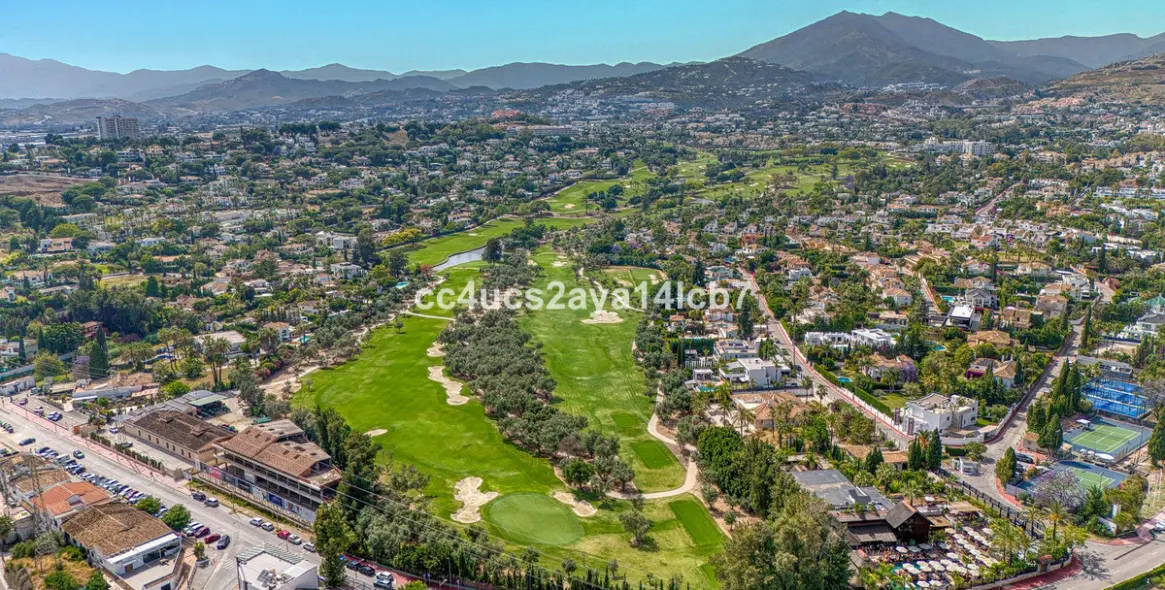 Sale of townhouse in Nueva Andalucía 7