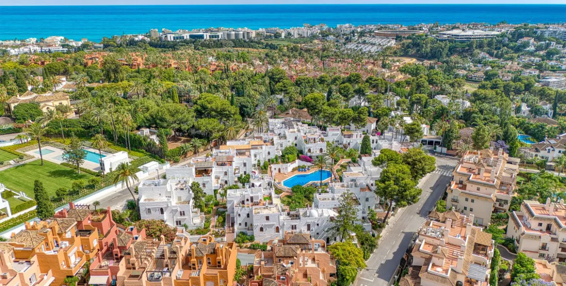 Продажа таунхауса в Nueva Andalucía 1