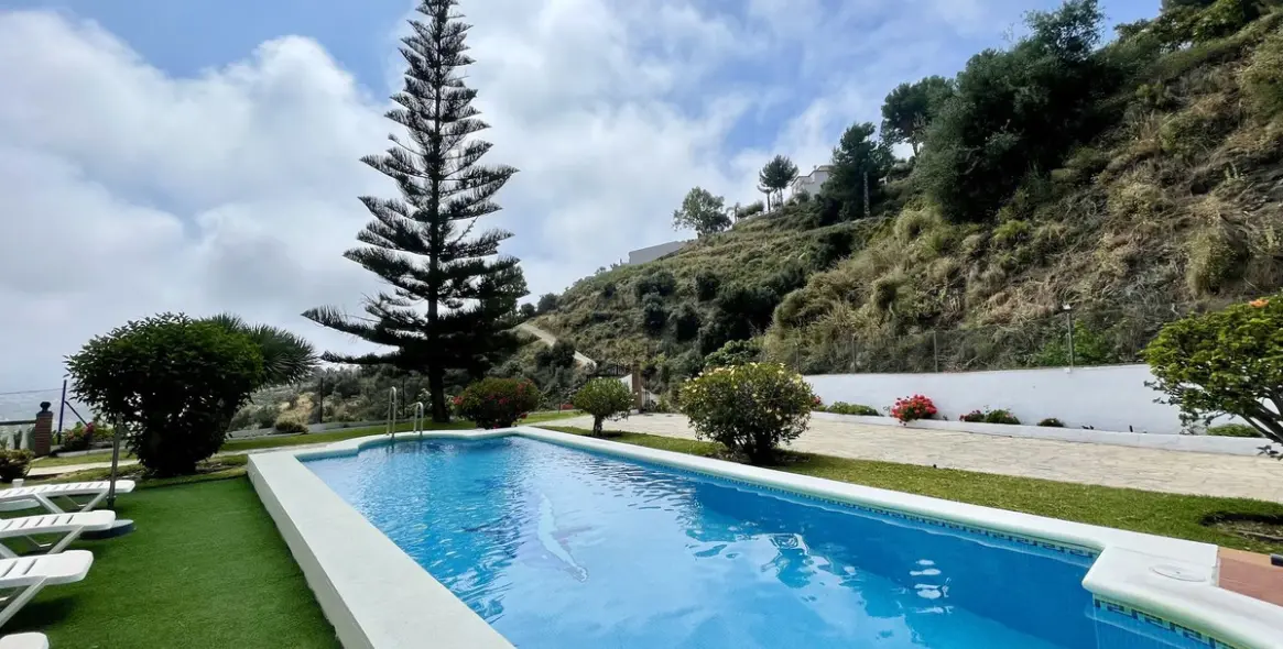 Sale of detached villa in Nerja 1