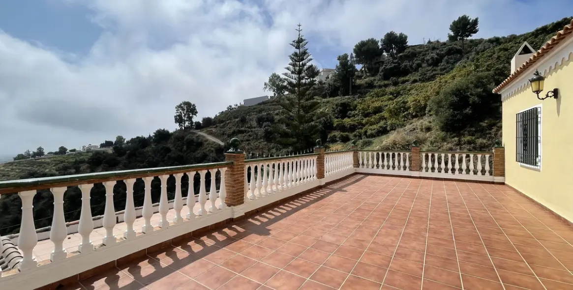 Продажа  отдельно стоящей виллы в Nerja 25