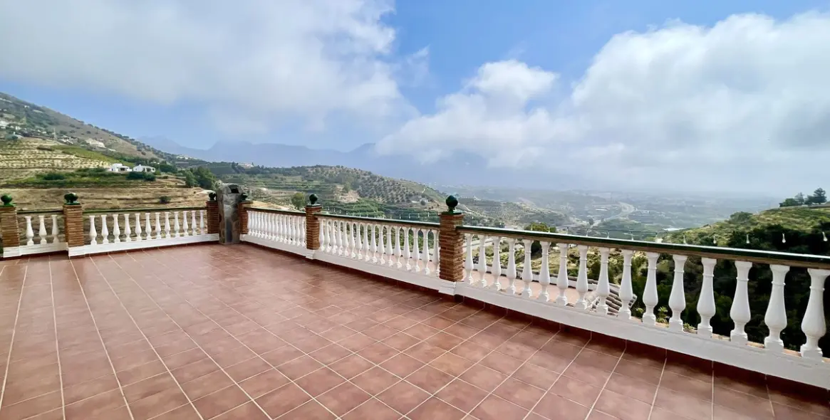 Продажа  отдельно стоящей виллы в Nerja 26