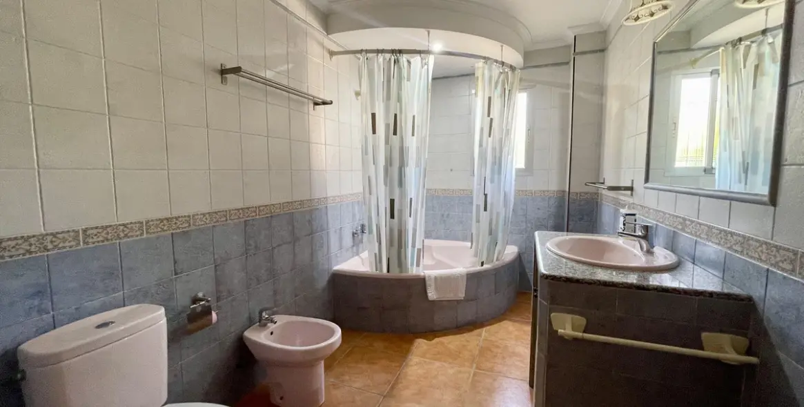 Продажа  отдельно стоящей виллы в Nerja 29