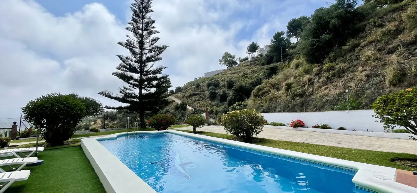 Venta de villa independiente en Nerja 0