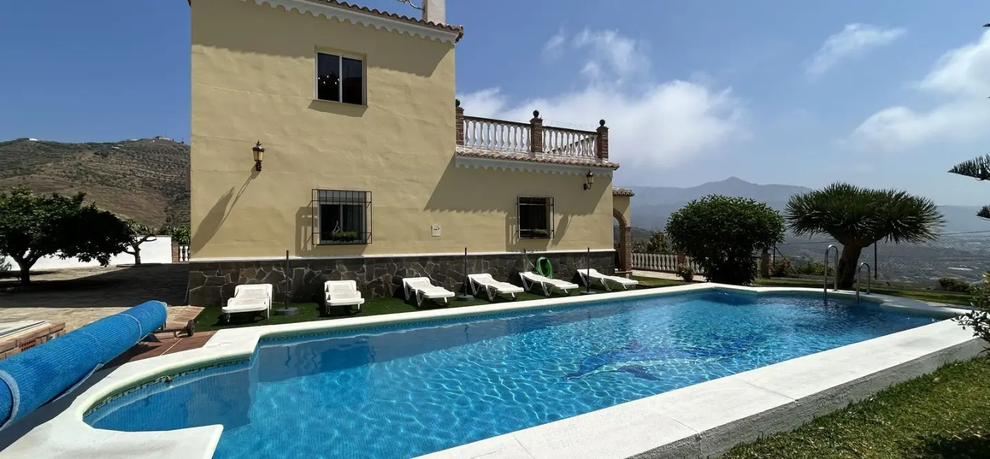 Venta de villa independiente en Nerja 1