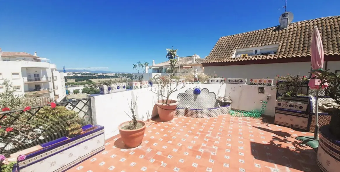 Продажа  отдельно стоящей виллы в San Pedro de Alcántara (район San Pedro de Alcántara) 2