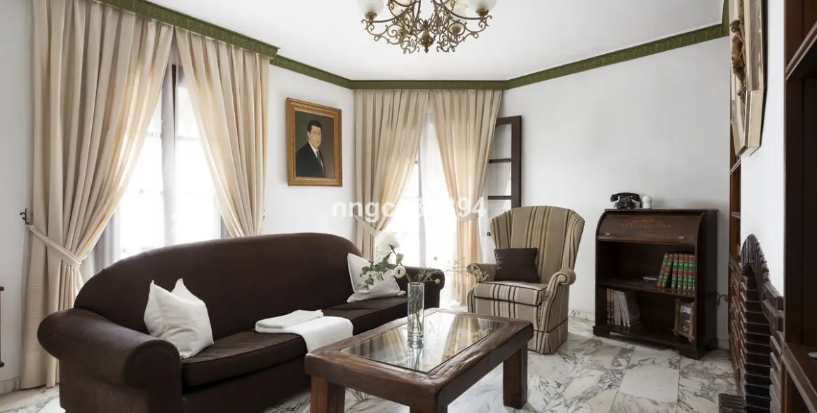 Sale of detached villa in San Pedro de Alcántara 23